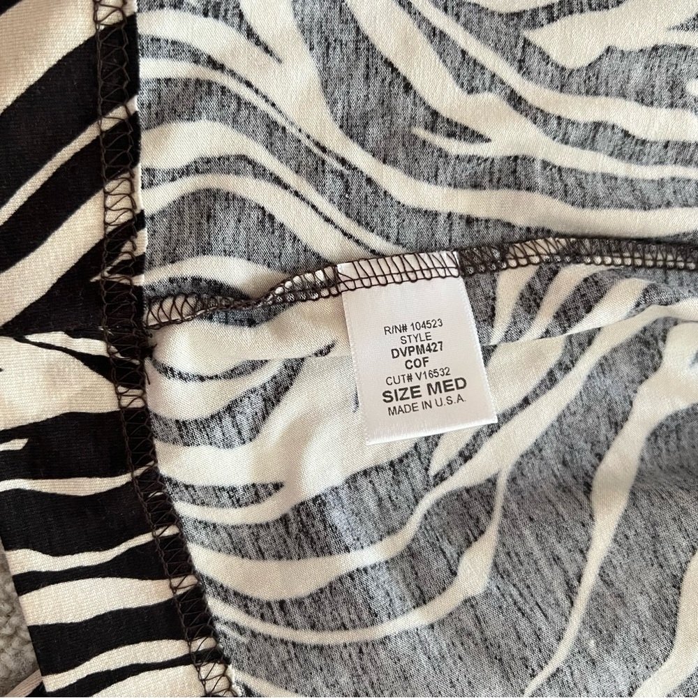 Vikki Vi Zebra Animal Print Collared Button Up Blouse Black & Cream Medium - Picture 10 of 10